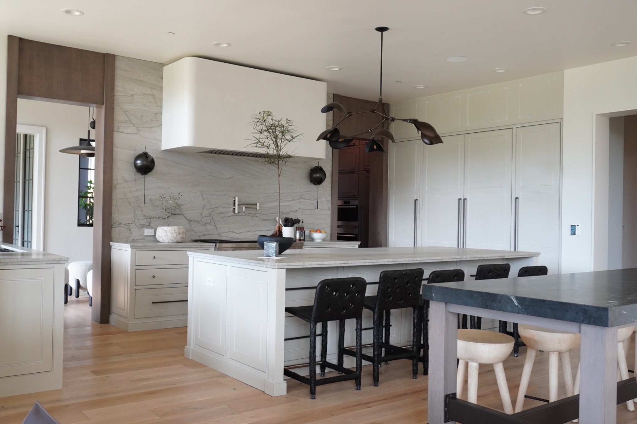 Kitchen with marble backsplash